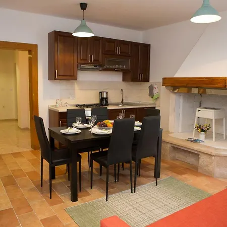 Girasol Apartment *
